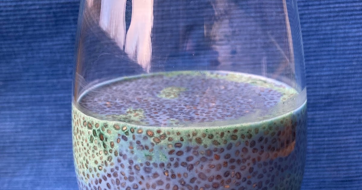 Crafting Vibrant Oceanic Chia Pudding: Spirulina's Superfood Boost